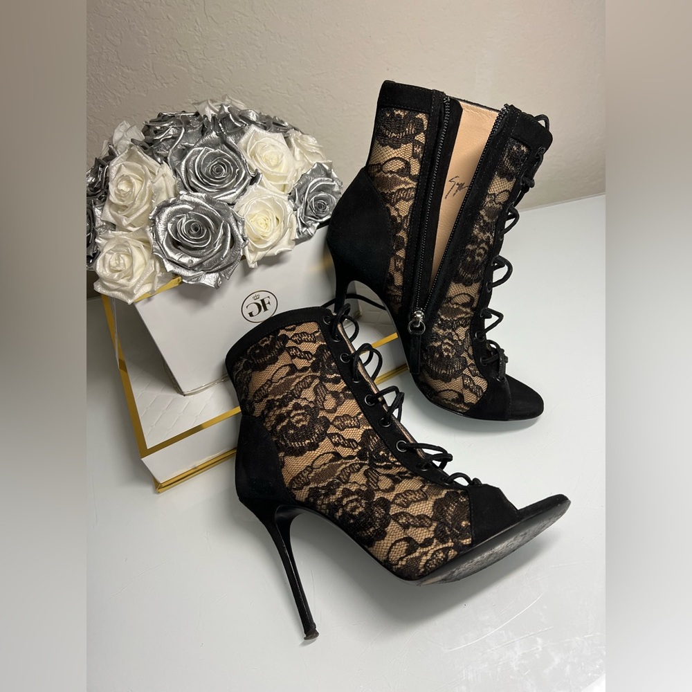 Giuseppe Zanotti Black Lace Peep-Toe Stiletto Sandals - Picture 5 of 16